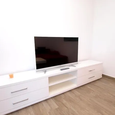 Apartments Ivan 1396 アパート *