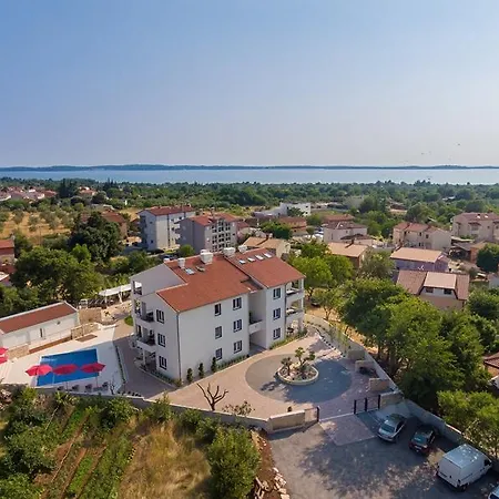 Apartments Ivan 1396 *